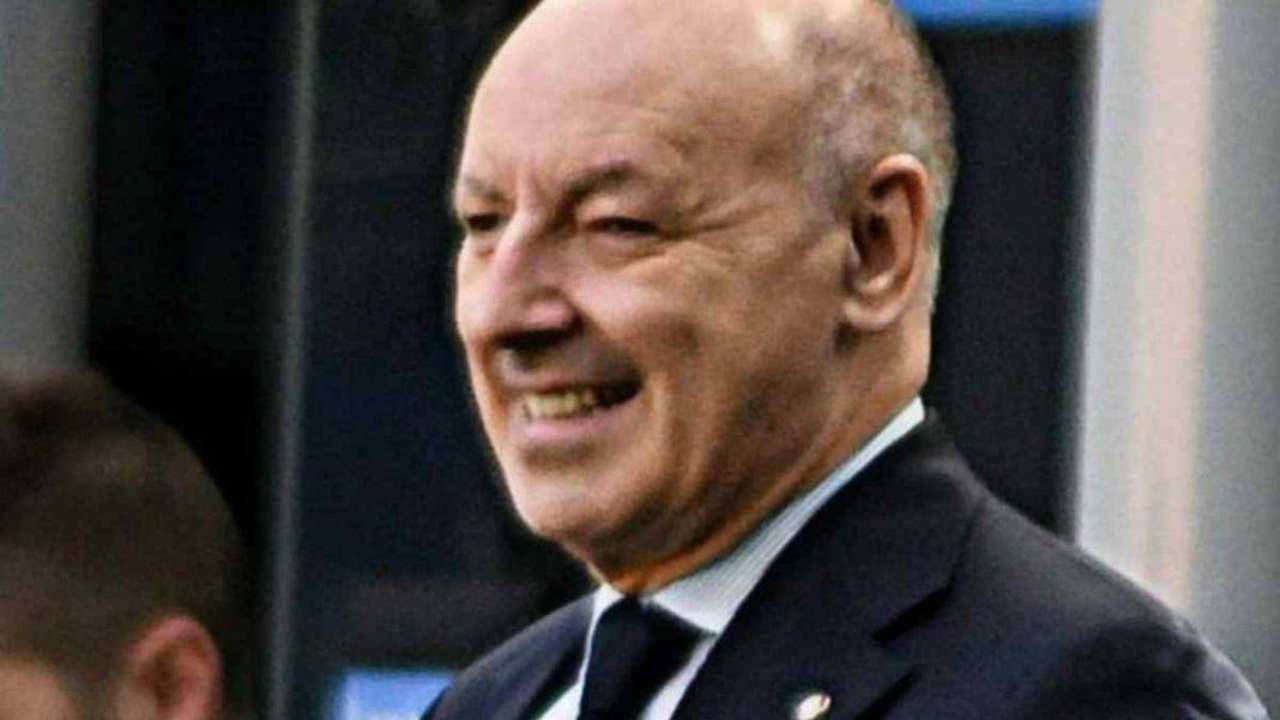 Marotta sorride in maniera beffarda