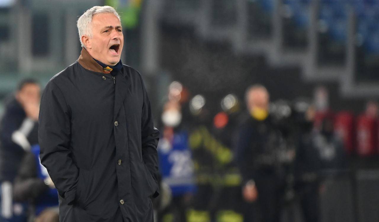 Mourinho urla in panchina