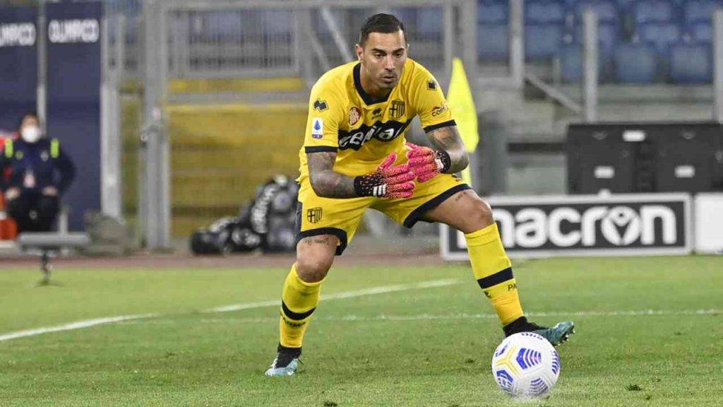 Luigi Sepe con la maglia del Parma