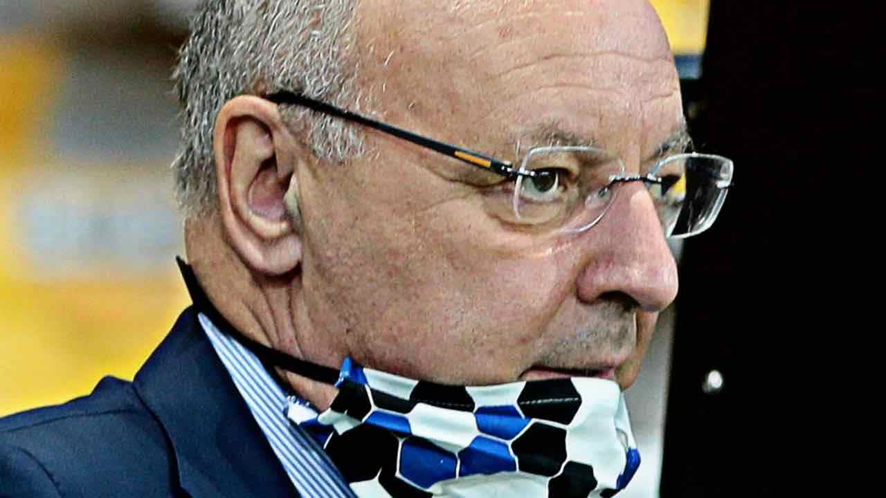 Marotta guarda davanti a sé concentrato Inter