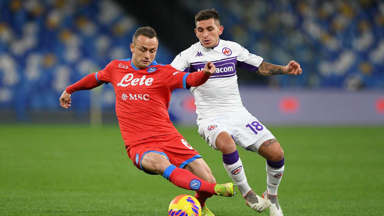 Lobotka in contrasto con Torreira