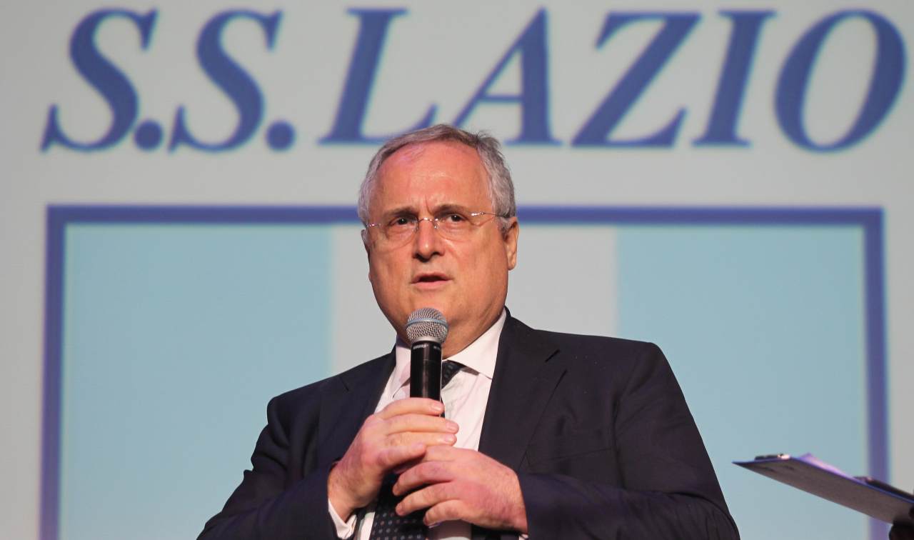 Il presidente della Lazio Claudio Lotito al microfono