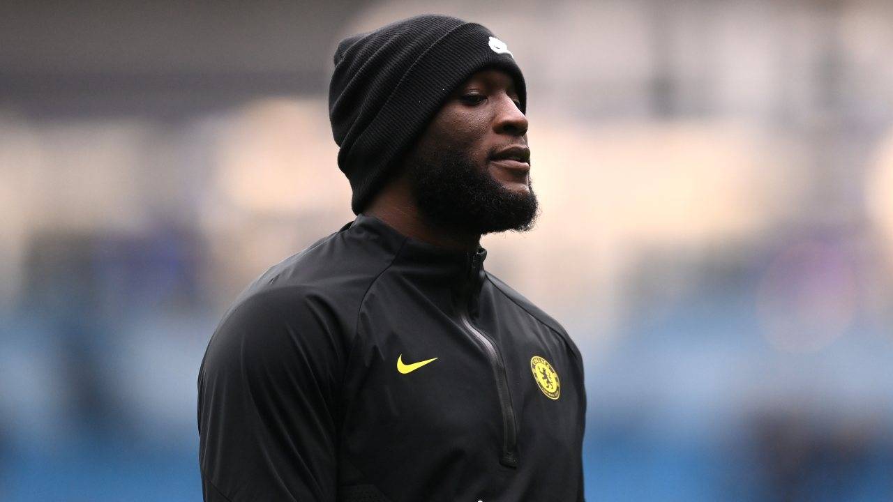 Lukaku si riscalda contro il Manchester City