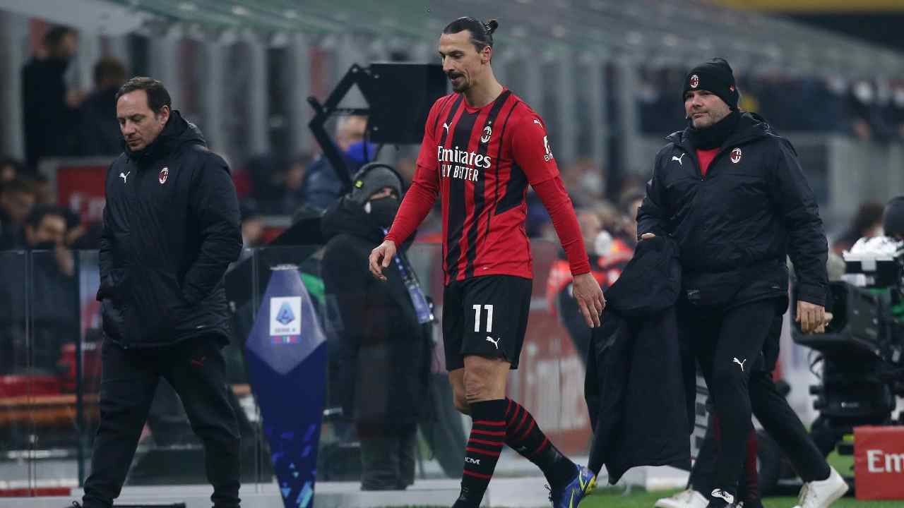 Ibrahimovic cammina sconsolato Milan