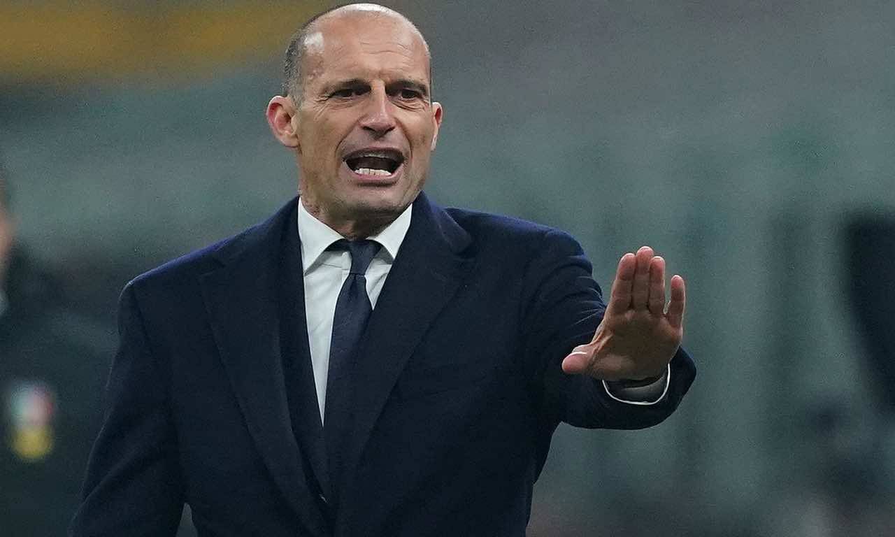 Massimiliano Allegri dà indicazioni ai suoi