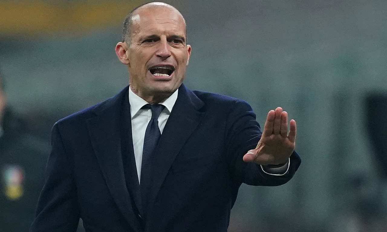 Allegri dà indicazioni alla squadra