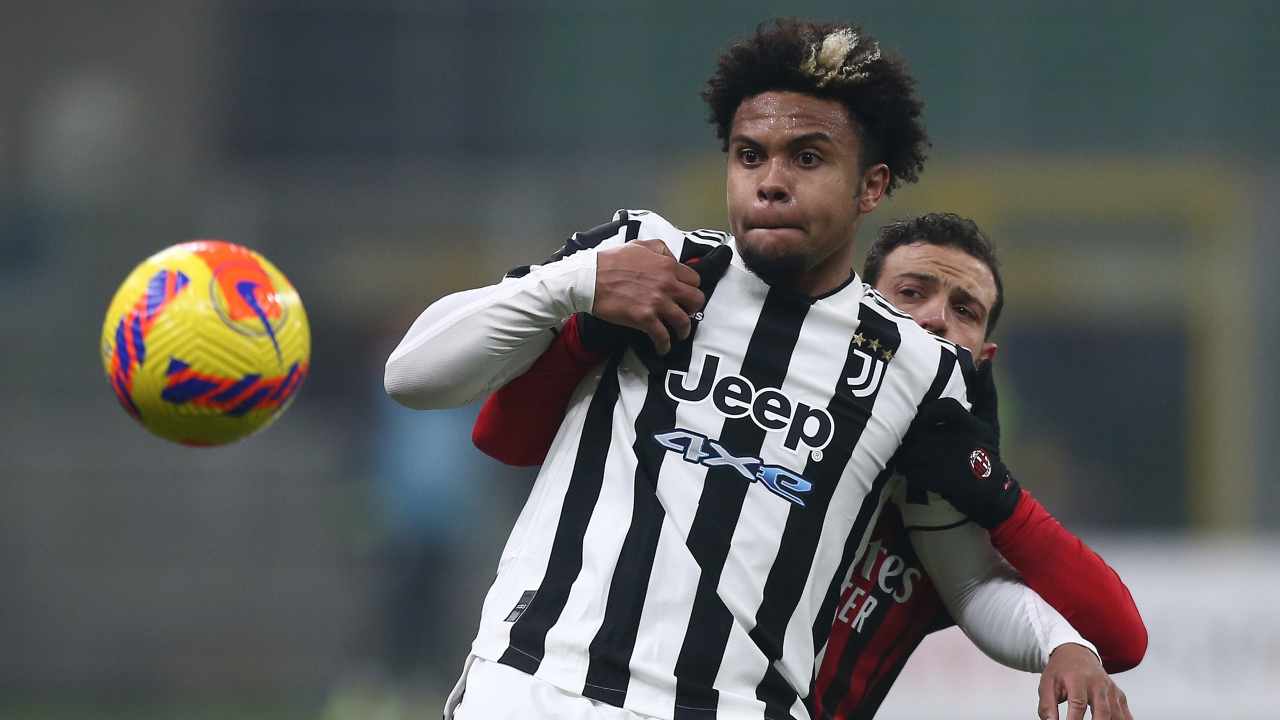 McKennie difende il pallone davanti a Florenzi Juventus