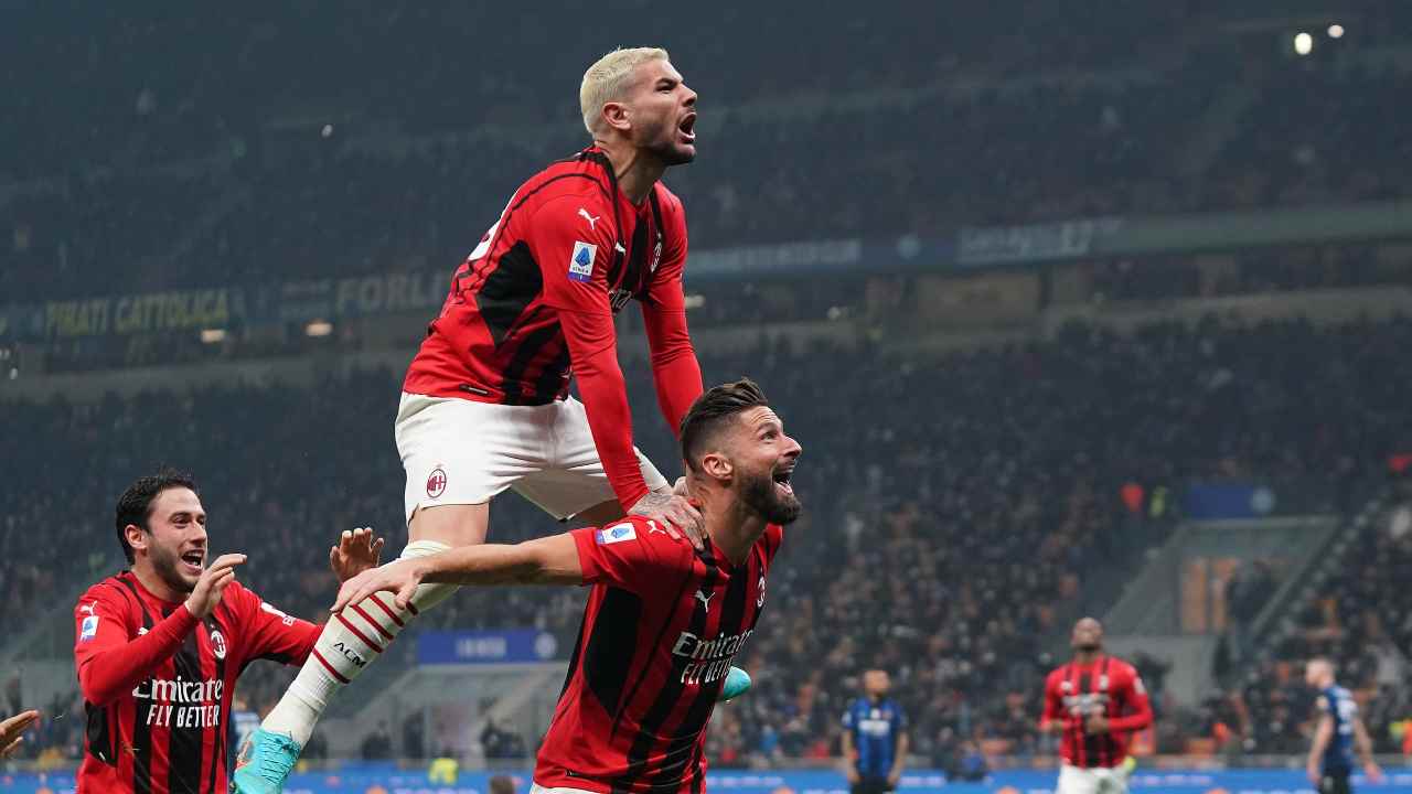 Theo Hernandez e Giroud esultano dopo il gol Milan