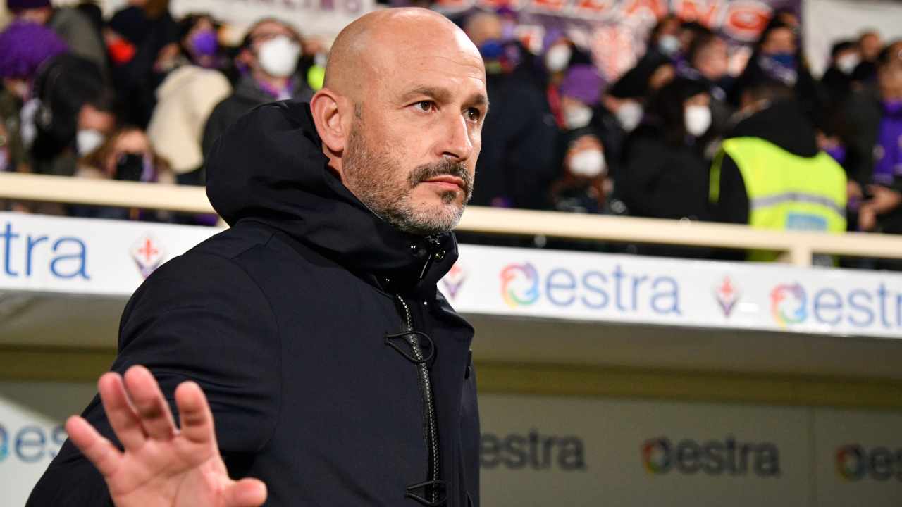 Italiano fa segno con la mano Fiorentina