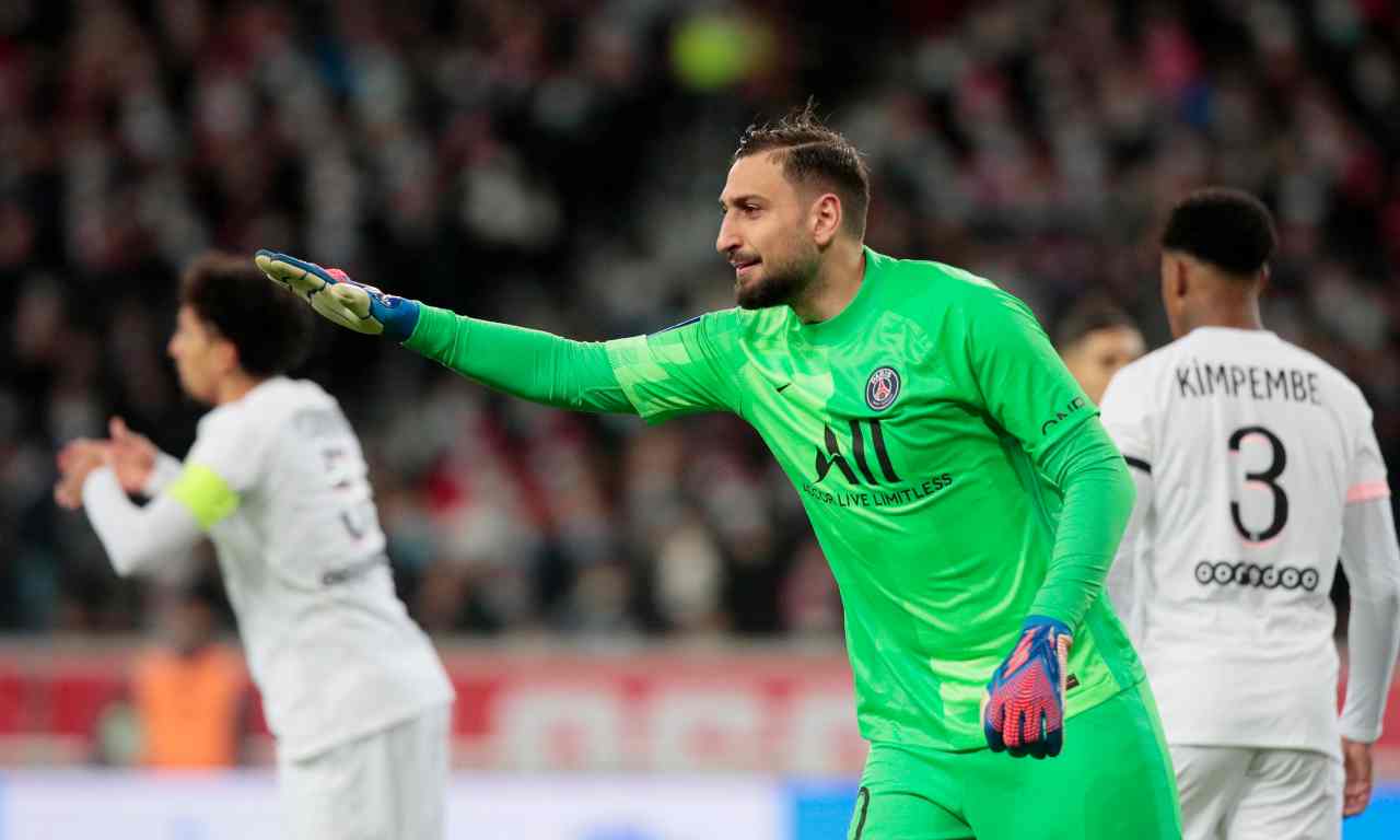 Donnarumma dà indicazioni 