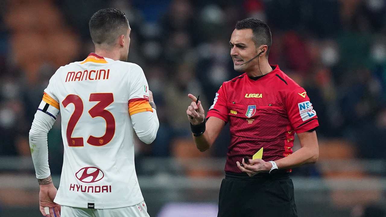 L'arbitro Di Bello a colloquio con Mancini