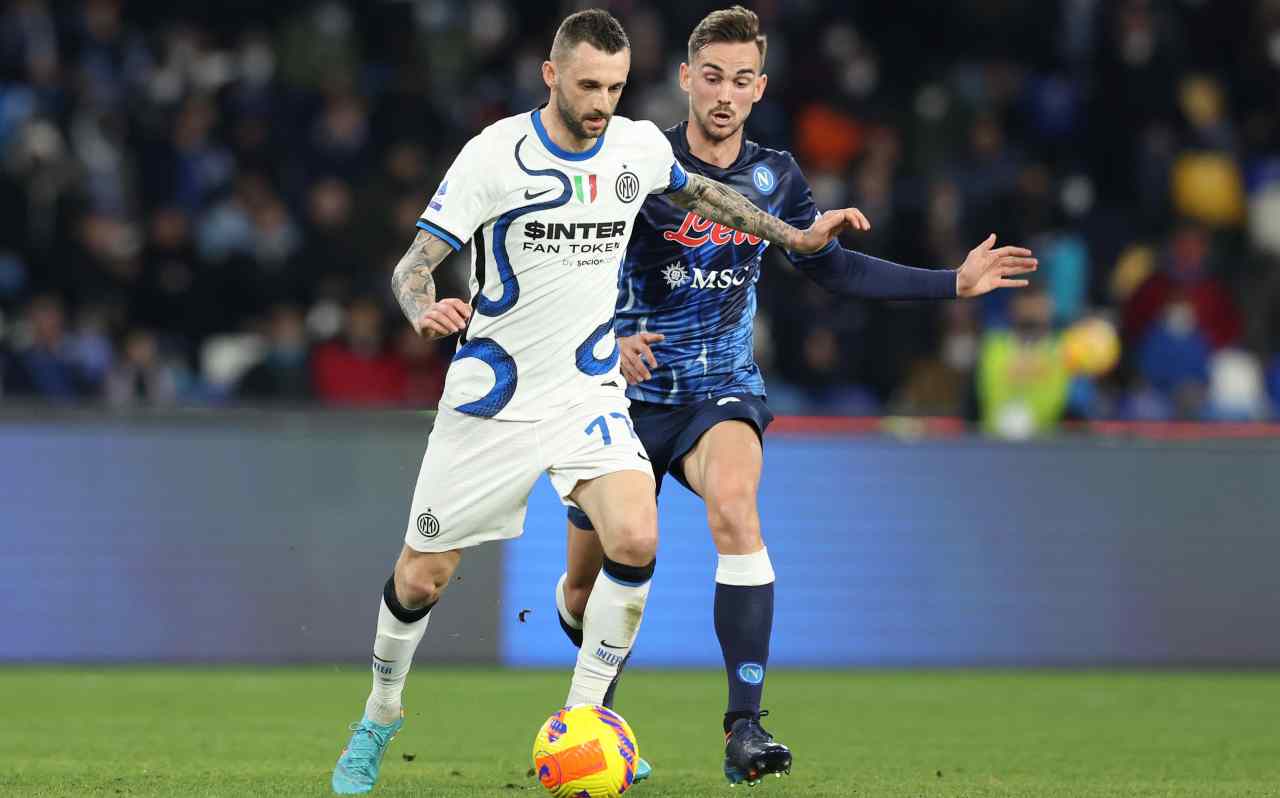 Fabian Ruiz marca Brozovic 