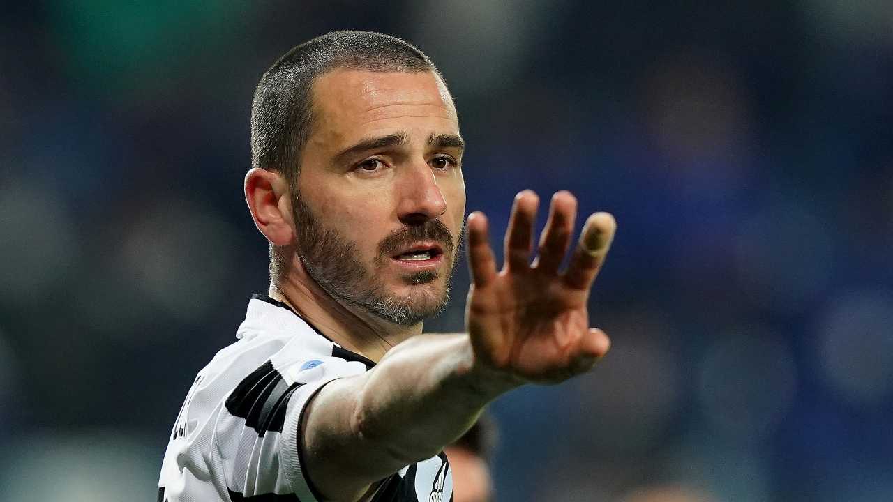 Bonucci fa segno con la mano Juventus