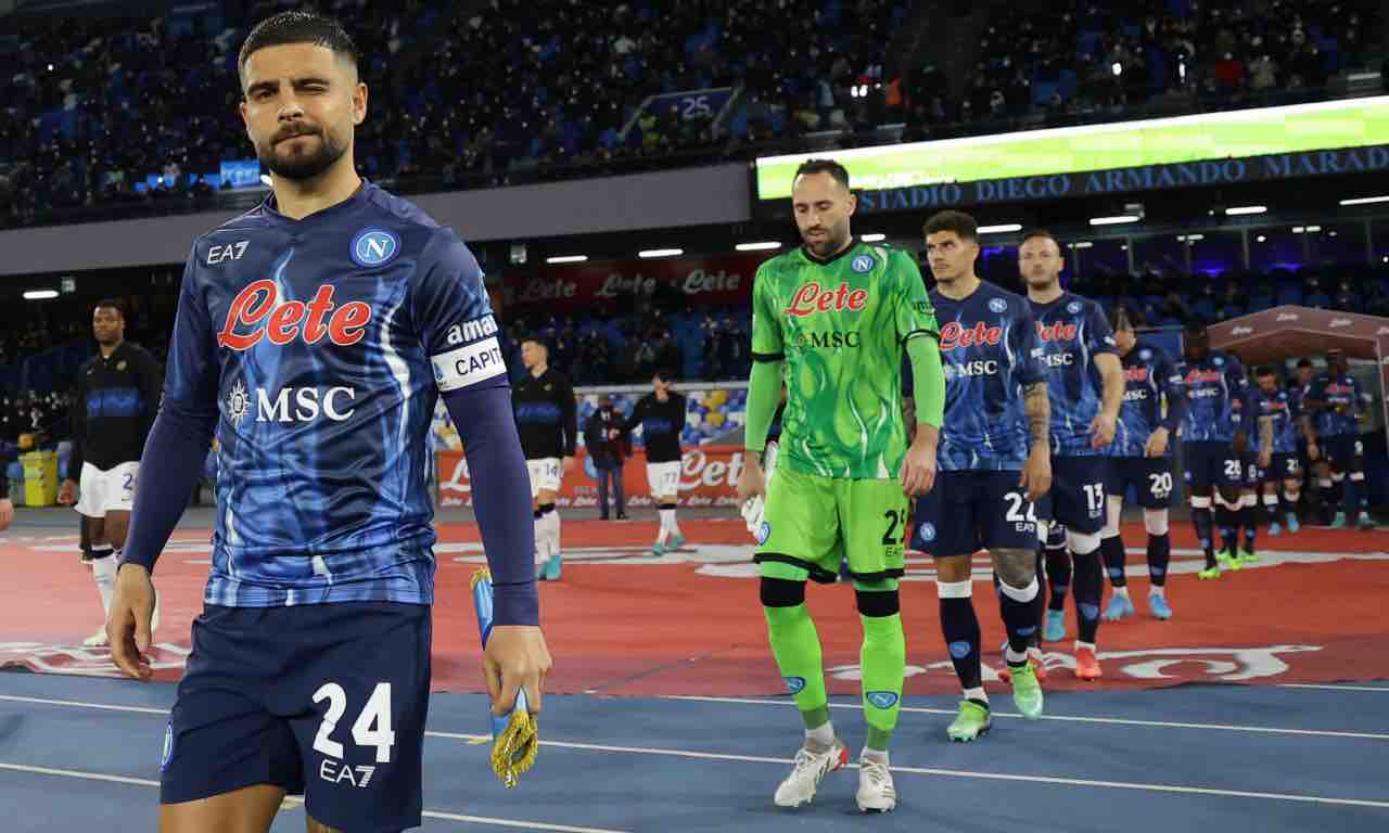 Lorenzo Insigne fa l'occhiolino alla telecamera