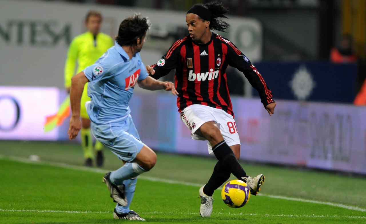 Ronaldinho porta palla 