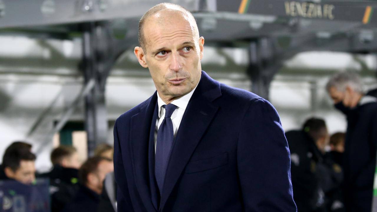 Max Allegri pensieroso