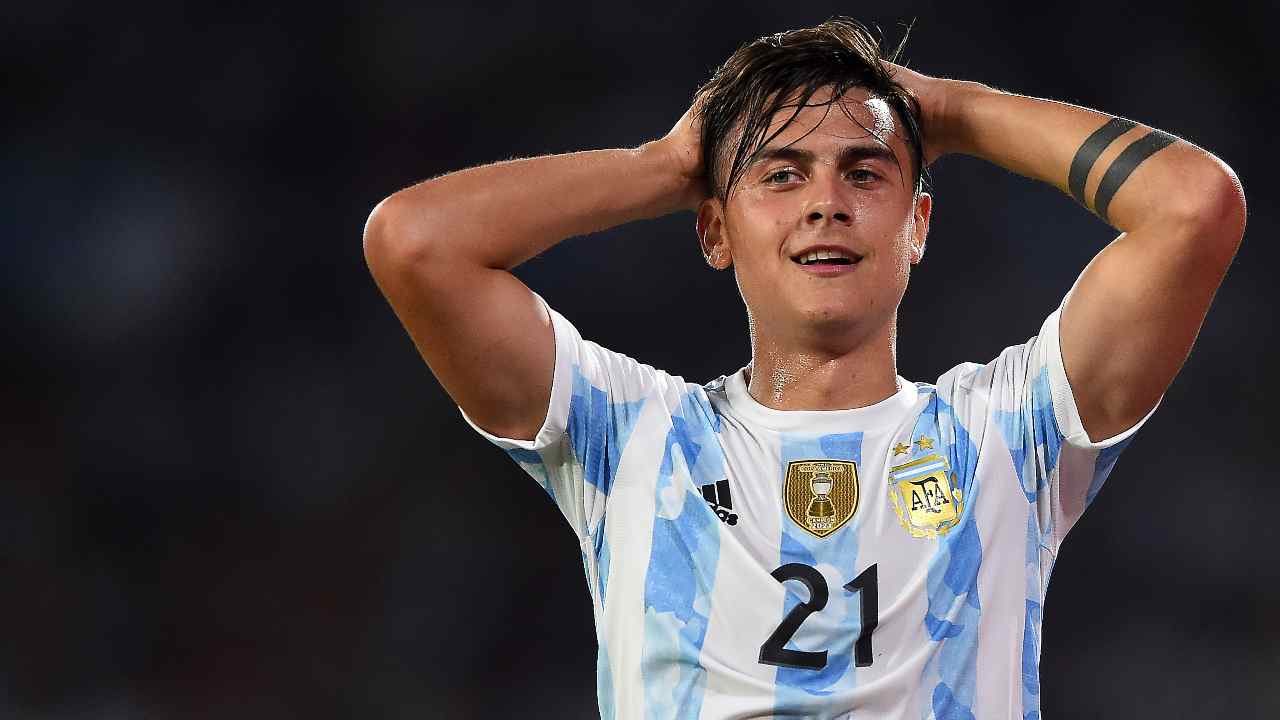 Dybala si porta le mani in testa e sorride Argentina