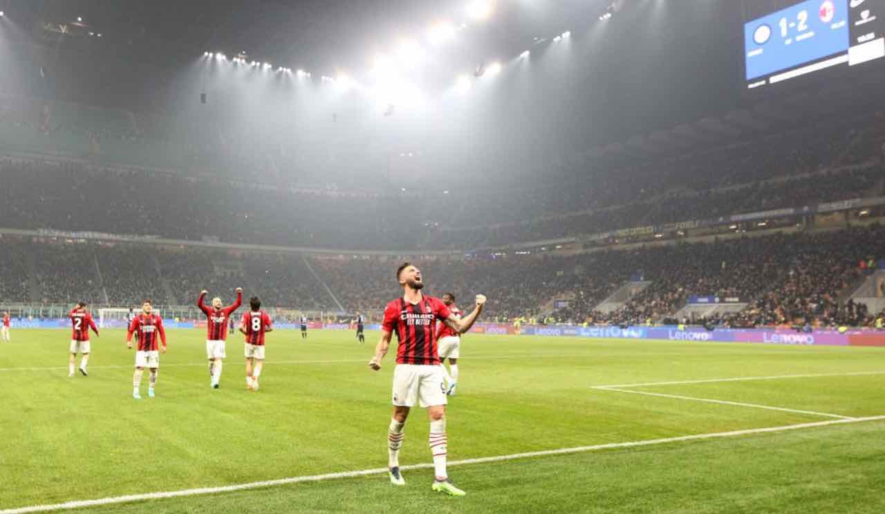 Milan, Giroud esulta dopo il gol all'Inter