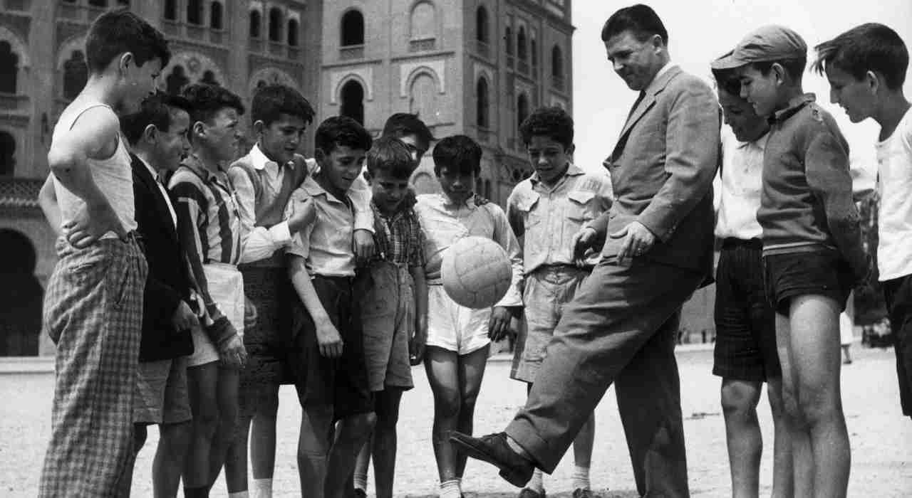 Ferenc Puskas con bambini