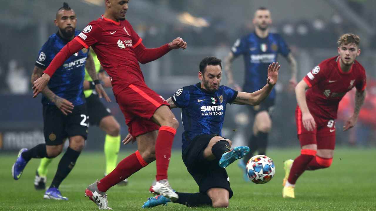 Calhanoglu in scivolata