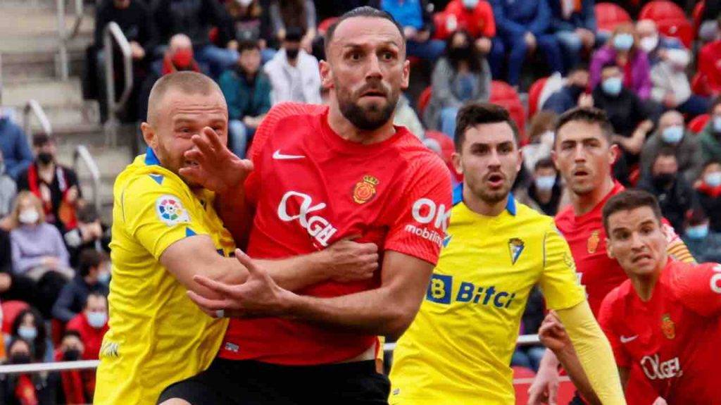 Muriqi in campo con la maglia del Maiorca