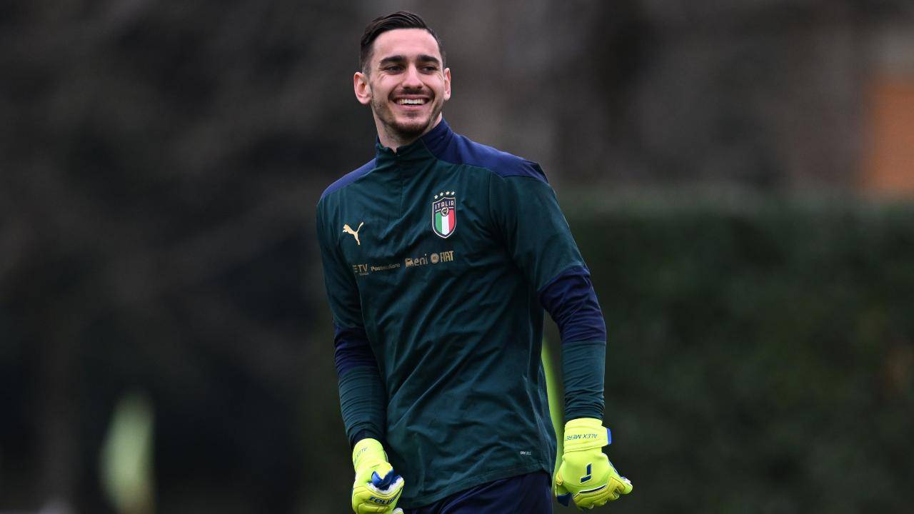 Meret impegnato in allenamento con la Nazionale