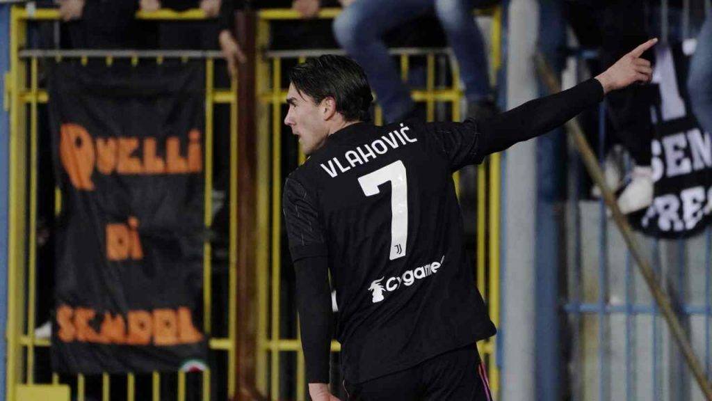 Dusan Vlahovic con la maglia della Juventus