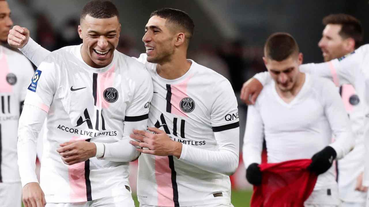 Mbappé e Hakimi in campo col PSG