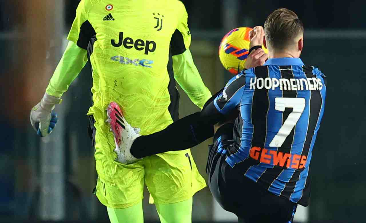 Atalanta-Juventus, contatto Szczesny-Koopmeiners