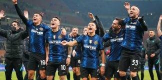 L'Inter festeggia dopo la vittoria