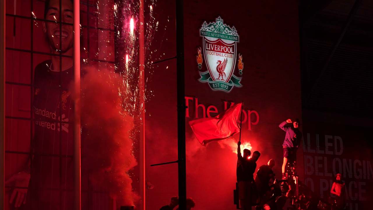 I tifosi del Liverpool festeggiano la conquista della Premier