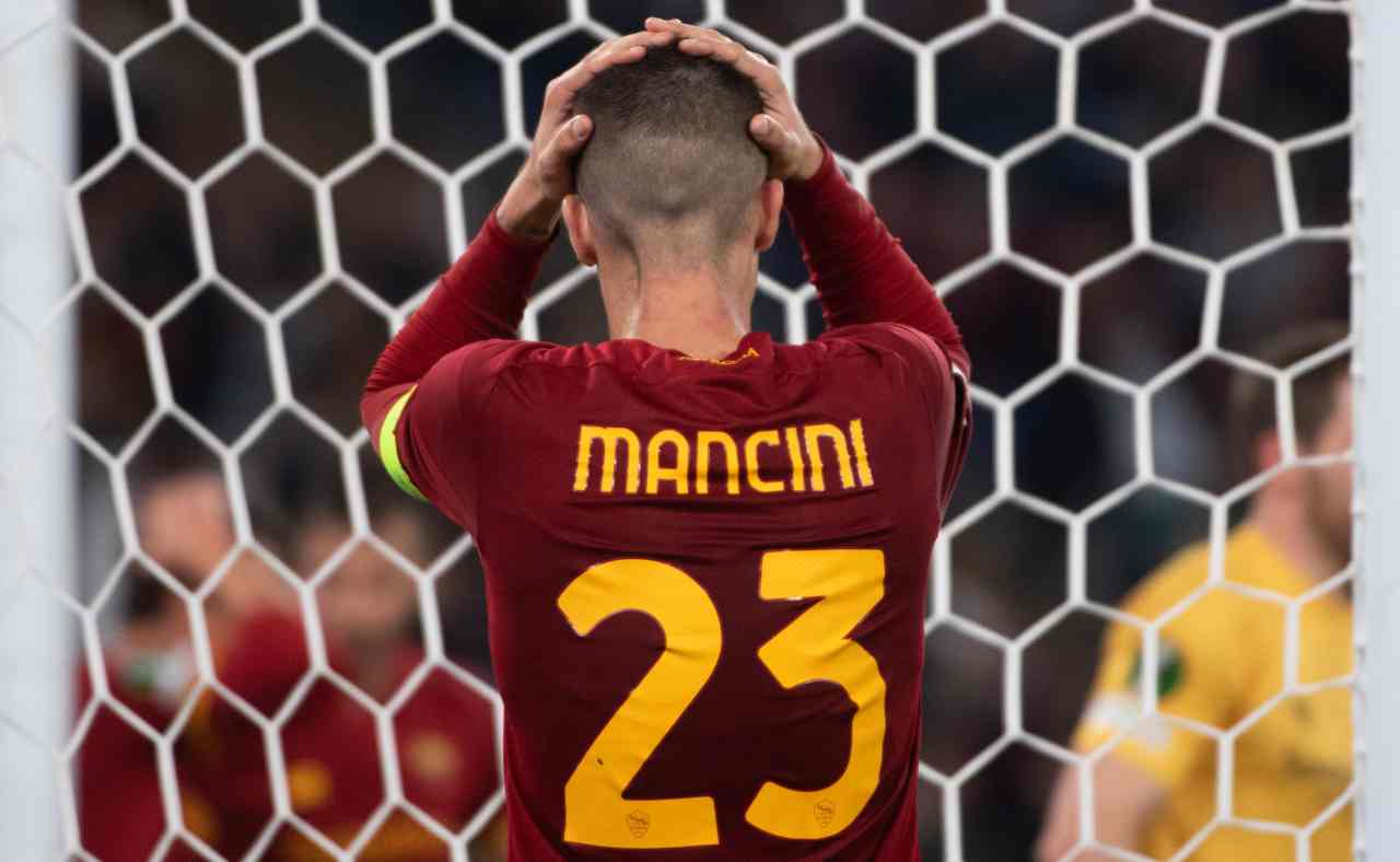 Mancini con le mani in testa