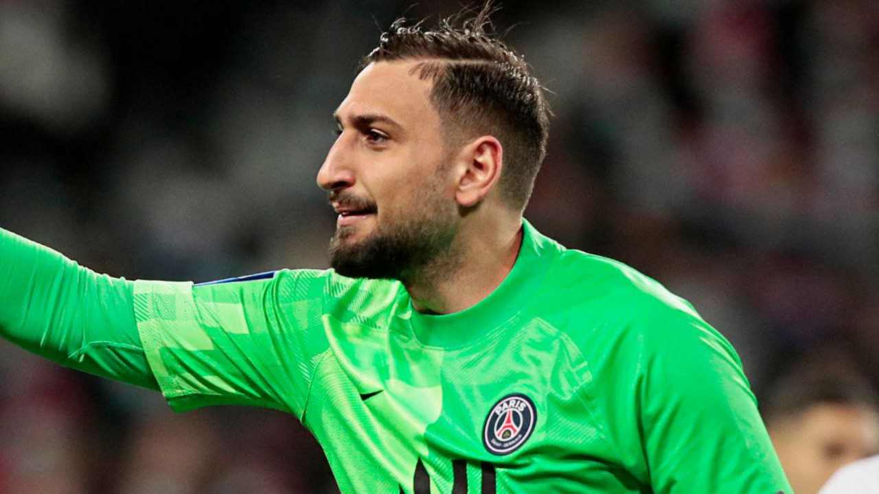 Donnarumma dà indicazioni 