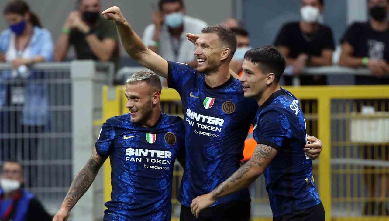 Satriano, Dimarco e Dzeko esultano