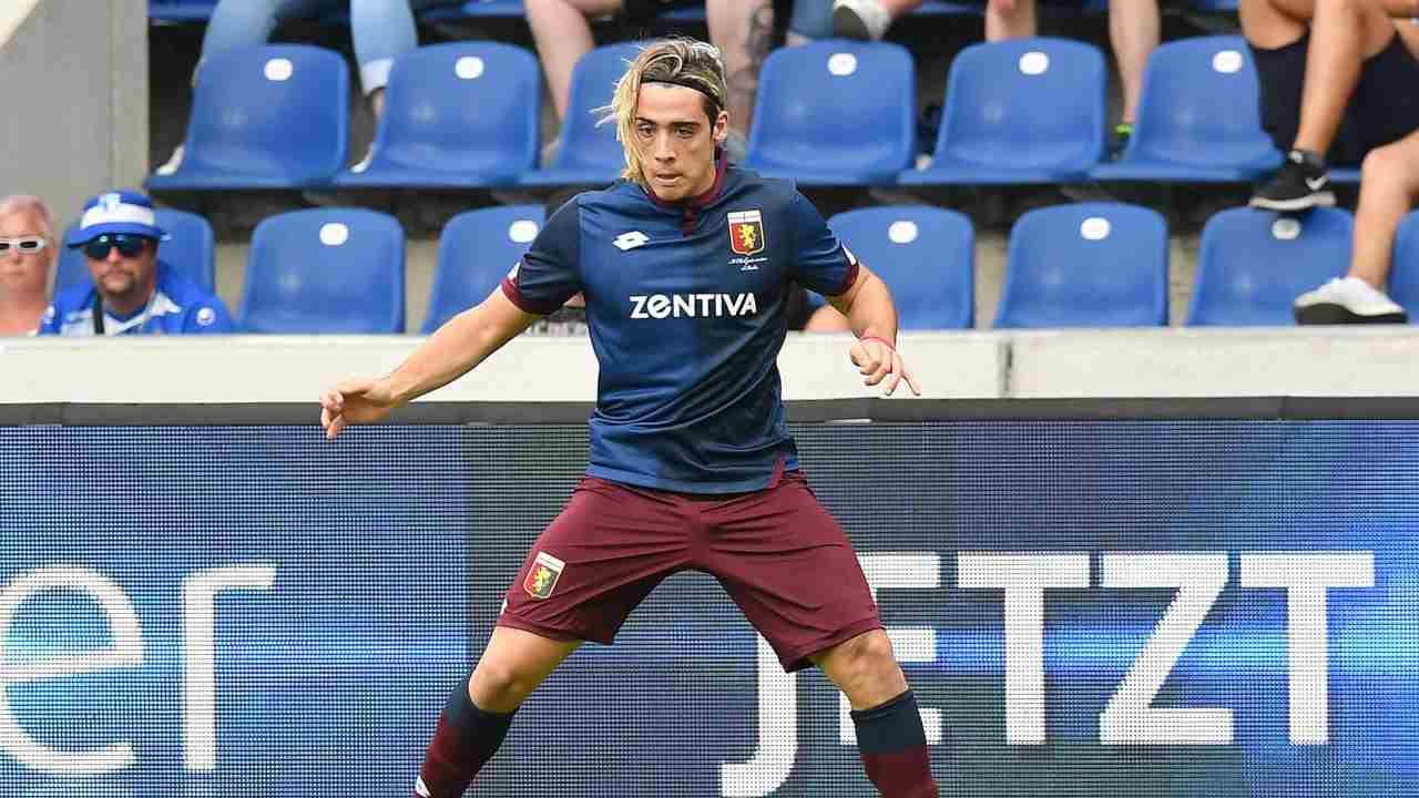 Spinelli con la maglia del Genoa