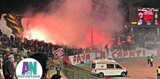 Gli Ultras della Dinamo Bucarest nel derby con l'FCSB