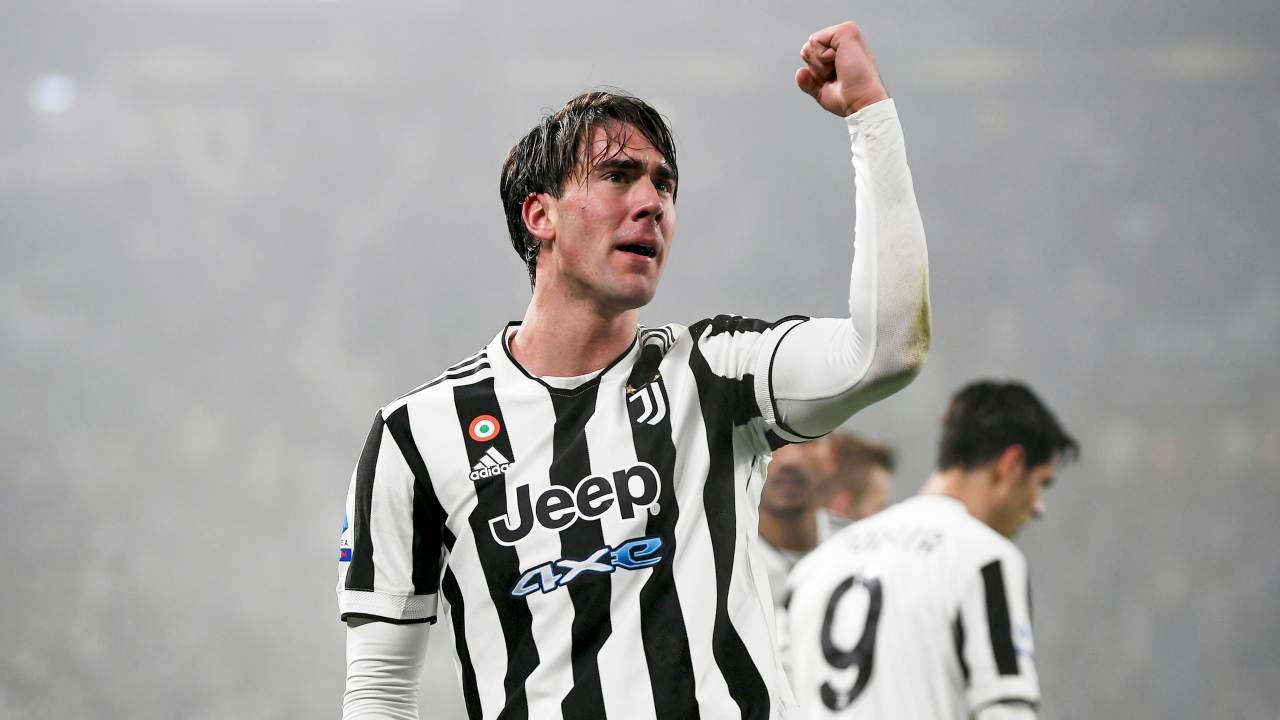 Vlahovic esulta dopo il primo gol con la Juventus