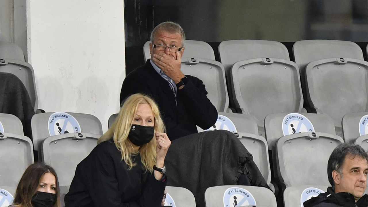 Abramovich seduto in tribuna preoccupato Chelsea