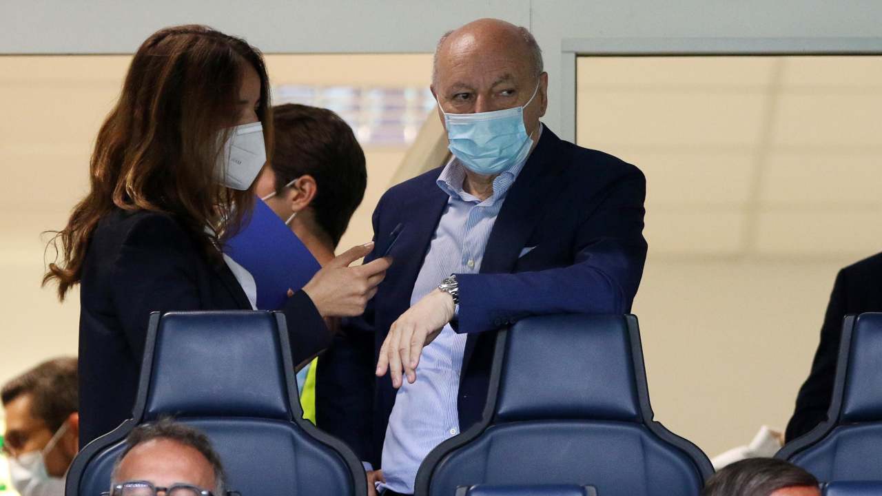 Beppe Marotta pensieroso