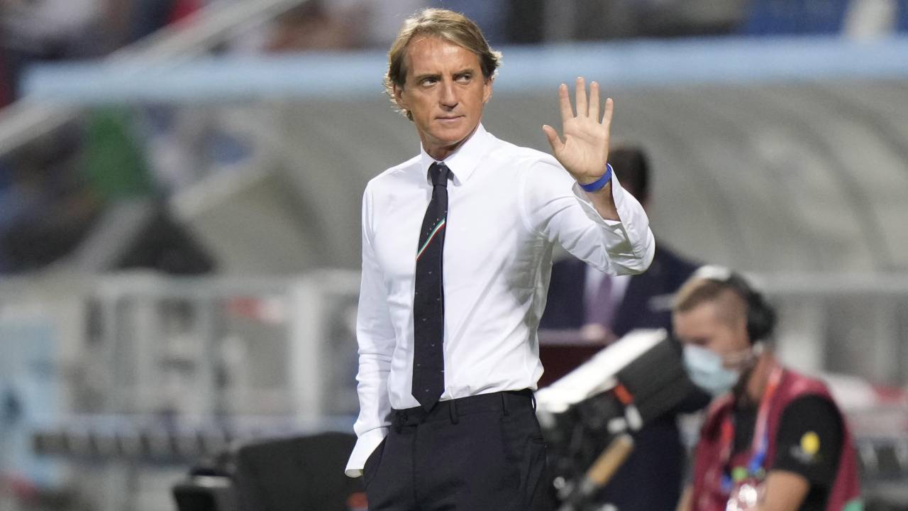 Roberto Mancini saluta