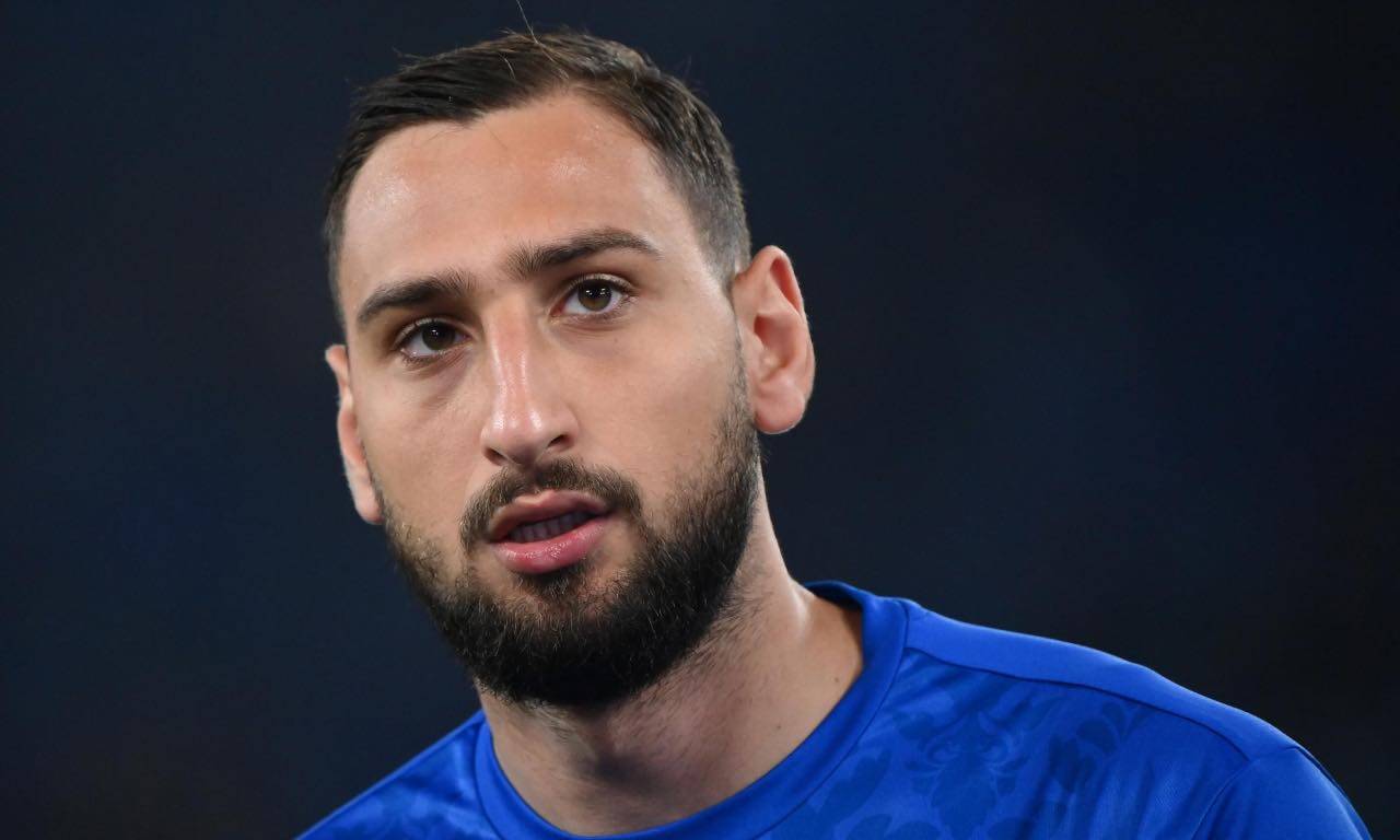 Gigio Donnarumma pensieroso