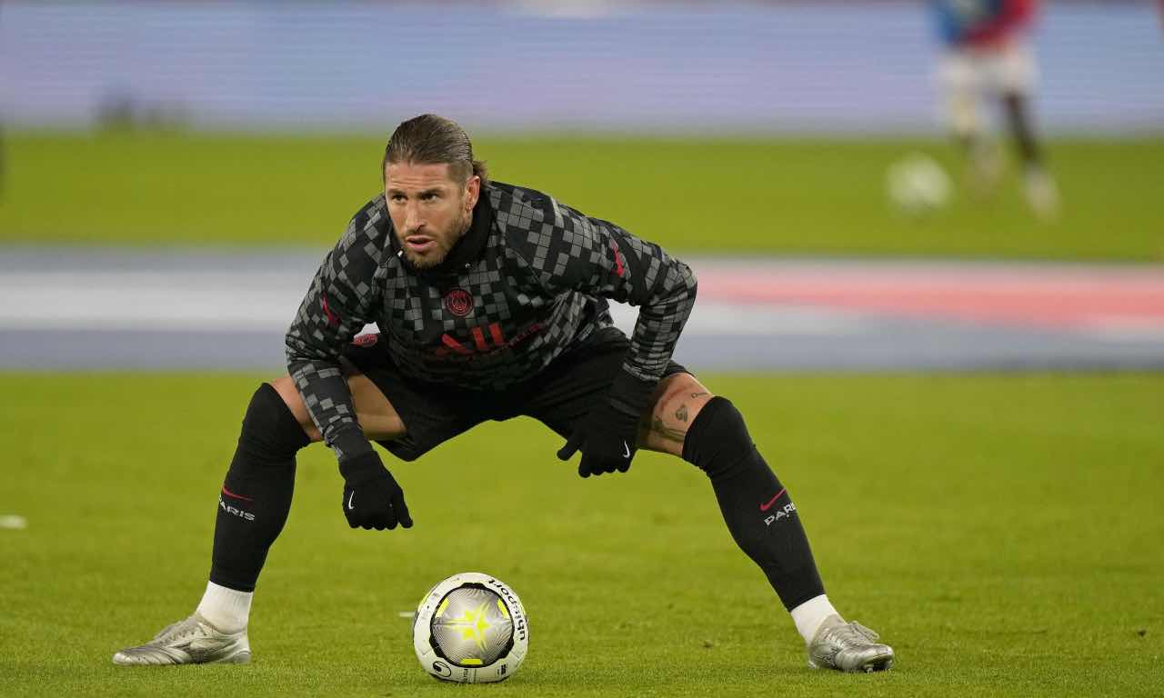 Sergio Ramos fa riscaldamento in campo