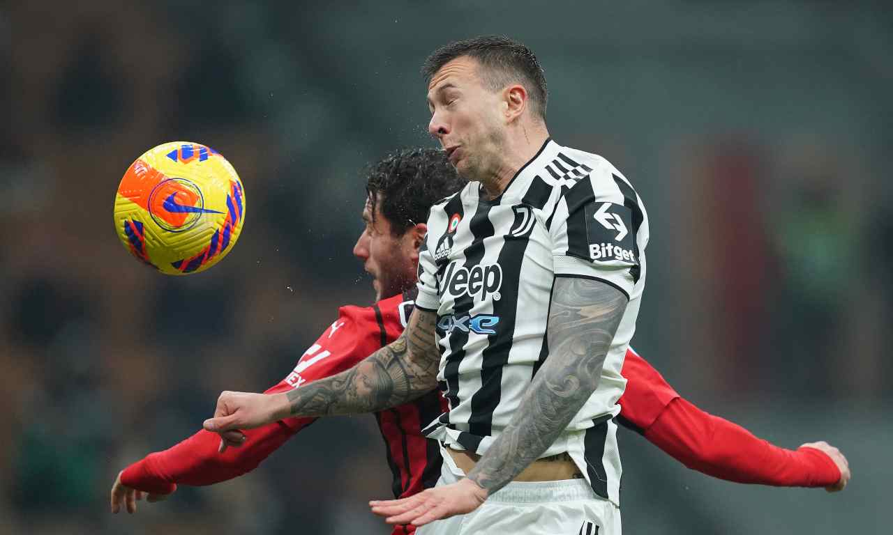 Bernardeschi a contrasto con Calabria 