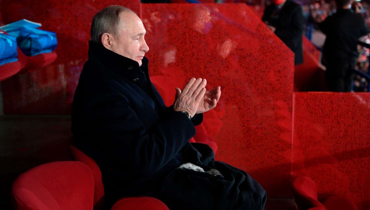 Putin applaude 