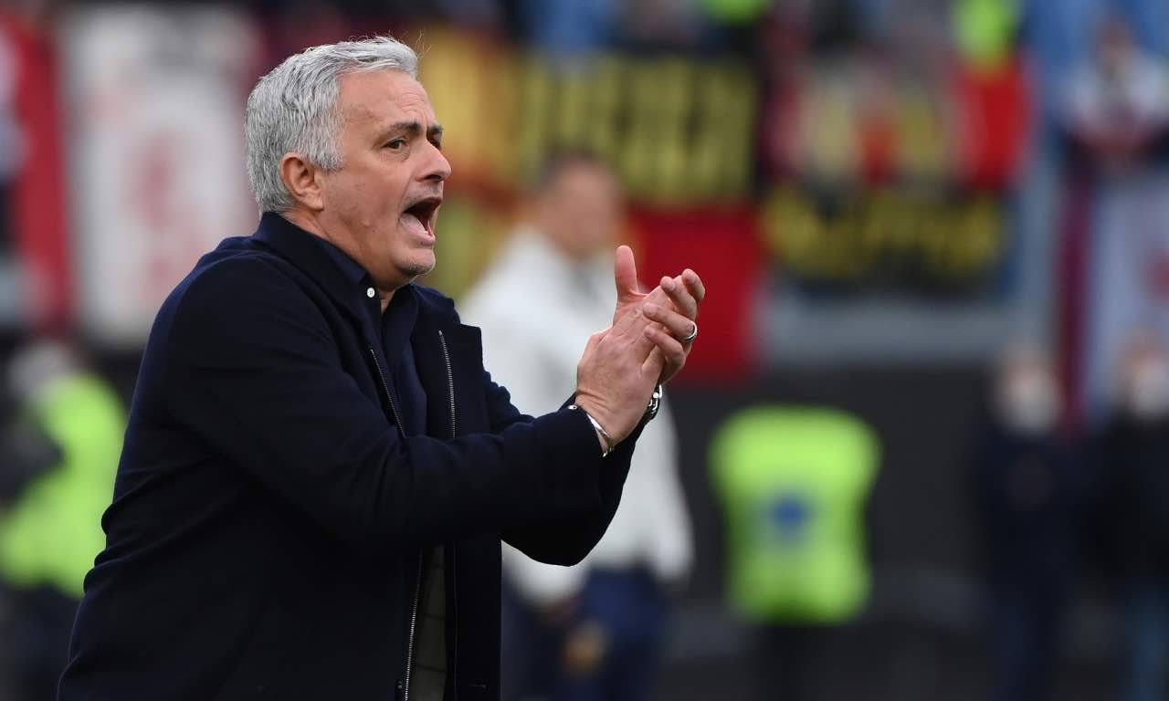 José Mourinho incita i suoi