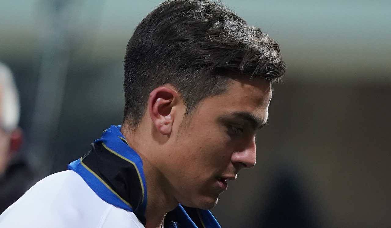 Paulo Dybala esce dal campo