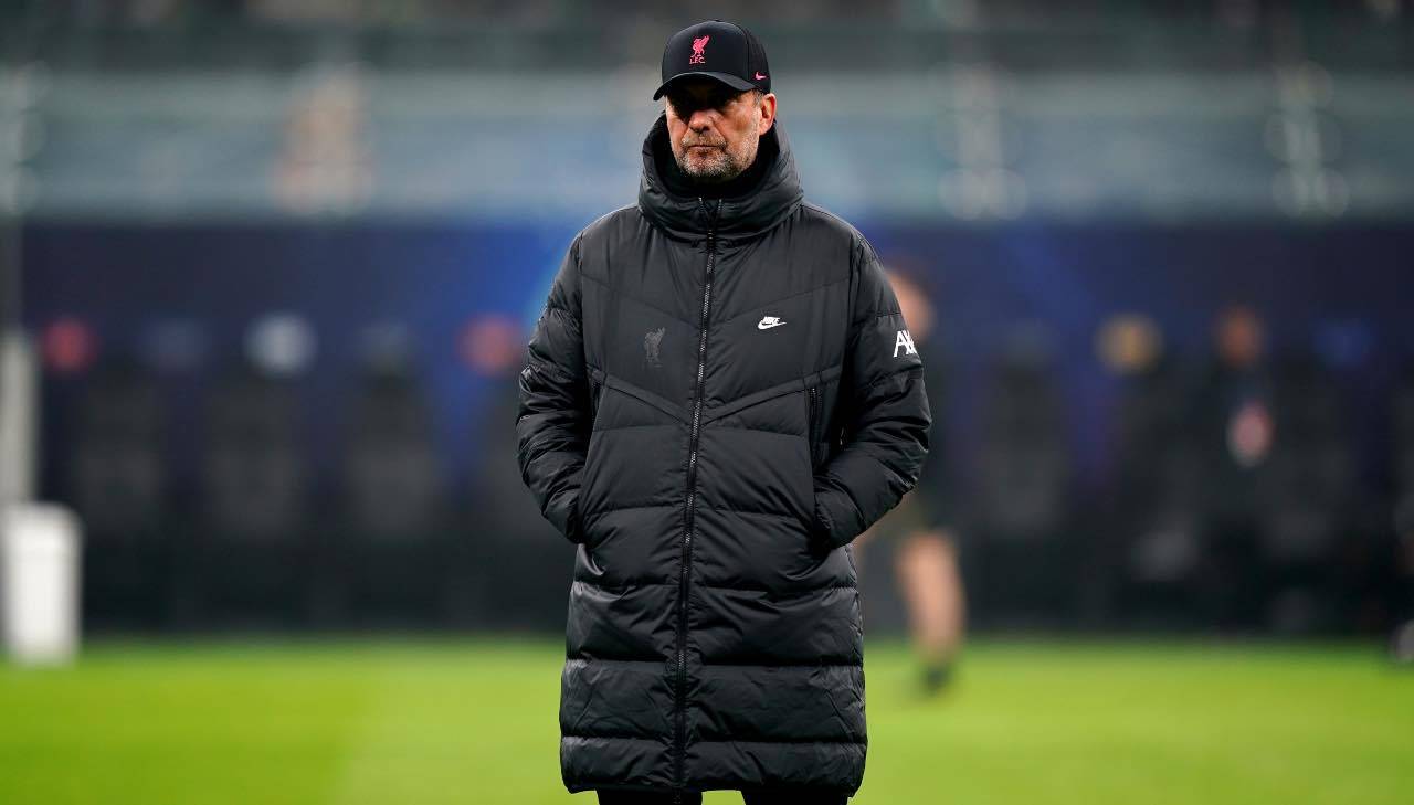 Klopp pensieroso in campo