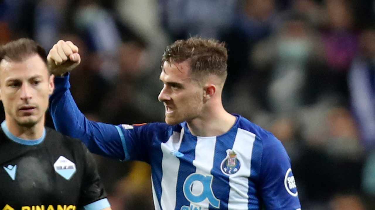 Toni Martinez esulta dopo il gol Porto