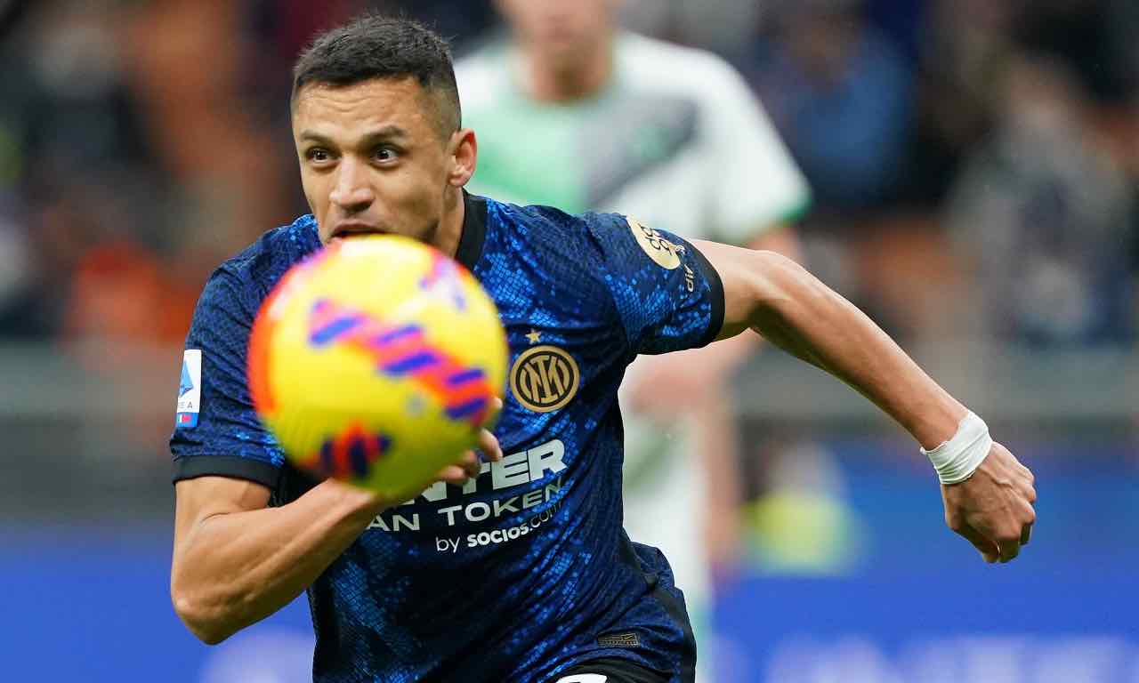 Alexis Sanchez in campo con l'Inter