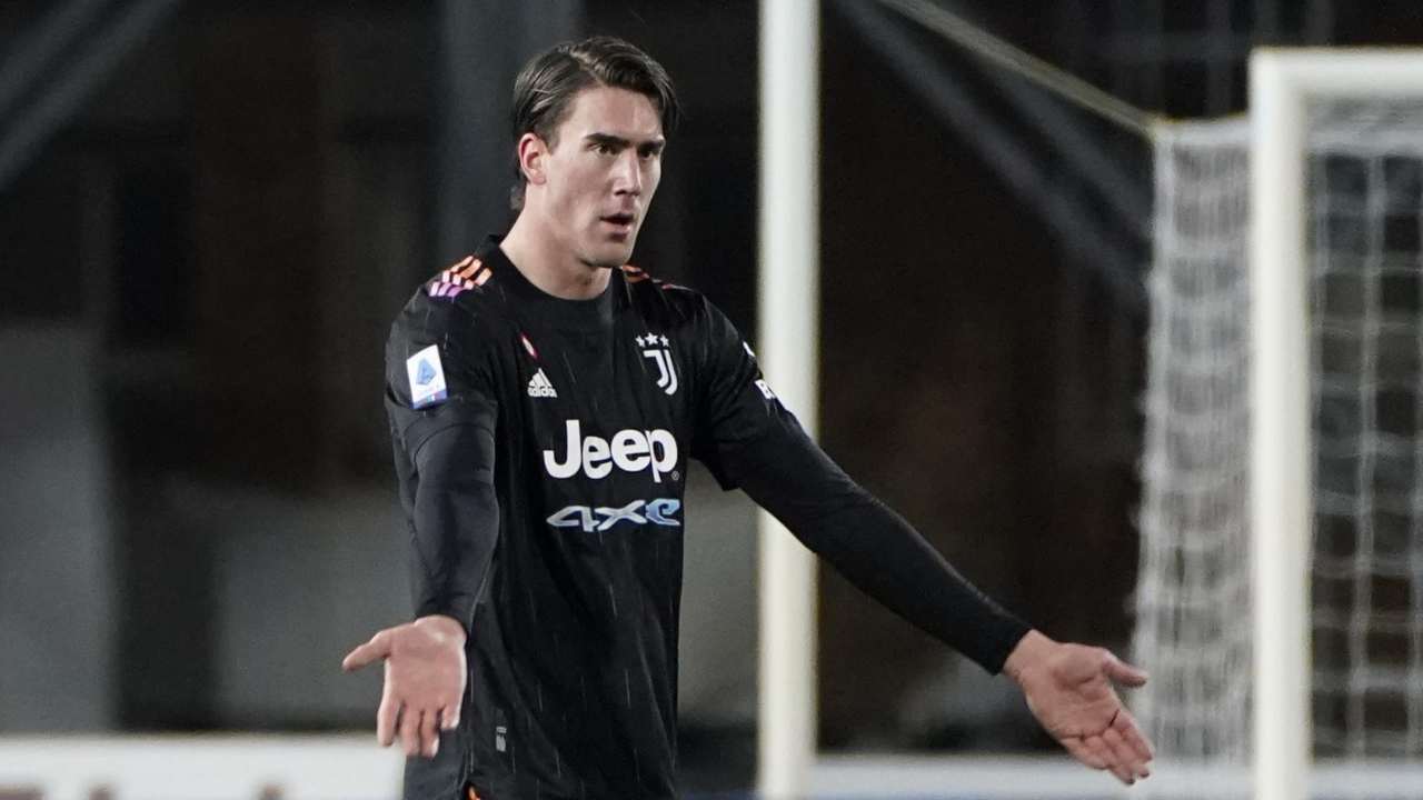 Vlahovic allarga le braccia Juventus